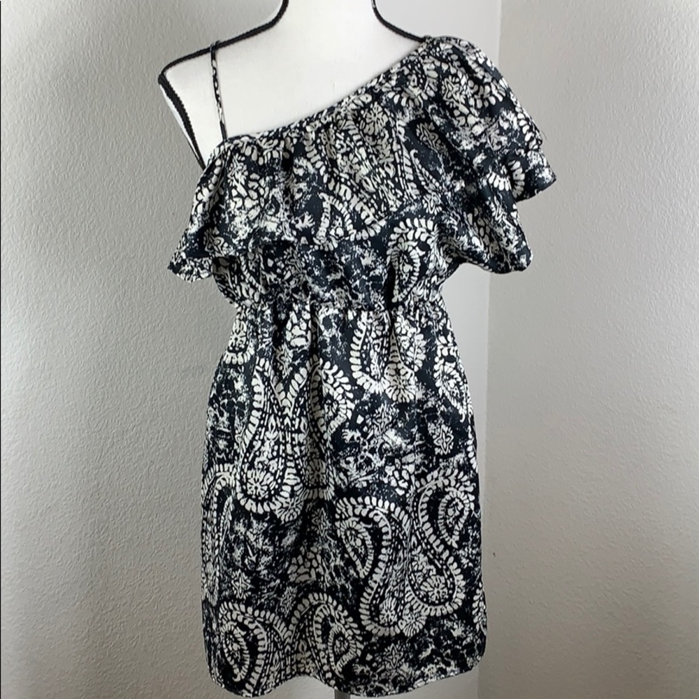 Motherhood Black/white one shoulder ruffle dress